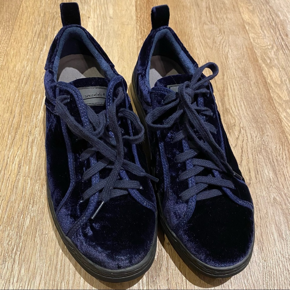Earth Women's Navy Velvet Sneakers